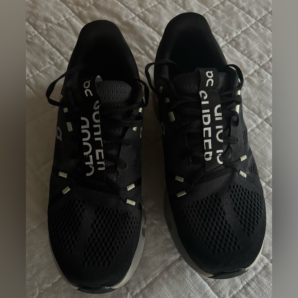 Men’s On Cloudsurfer v7 Running Black and White Sneakers